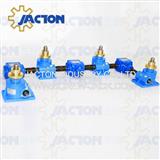 worm gear with hand crank to raise and lower platform